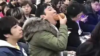 王思聪吃玉米再上热搜网友一大波表情包正在来的路上
