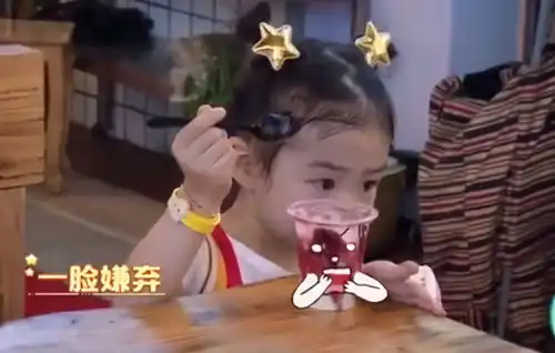 萌娃表情包比拼,lucky嫌弃小九眉头皱成囧字,甜馨地位不保
