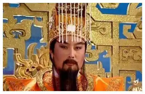 他是唯一演活玉帝的人,回乡祭祖意外发现,冥币上印的是自己
