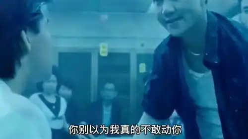 江湖规矩单挑啊,一定要看最后的星爷原谅我不厚道的笑了
