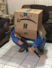 gif搞笑趣图不就一个吻嘛妹子有必要露出这表情吗
