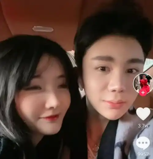 套路璐再交新男友,与他拍照时的表情亮了,网友她还是忘不了殷世航
