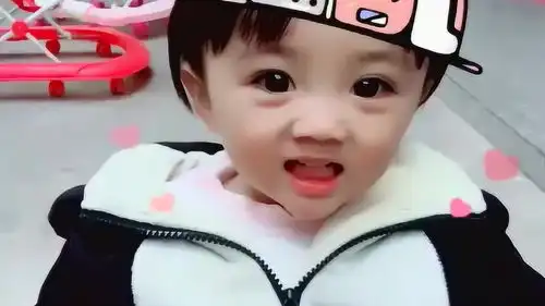萌娃的表情,看起来特别的逗
