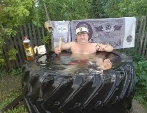 老婆,床单铺好了快点下来,摆这个姿势想干嘛
