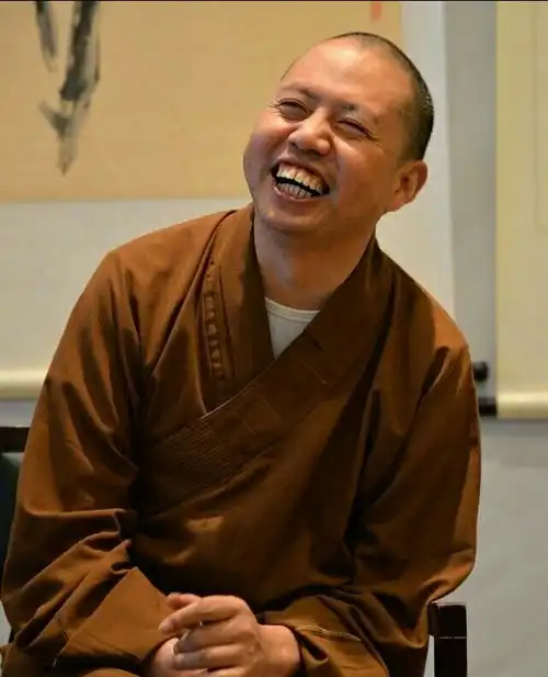 网友发延参法师最新卖萌表情包法师评论这人真二
