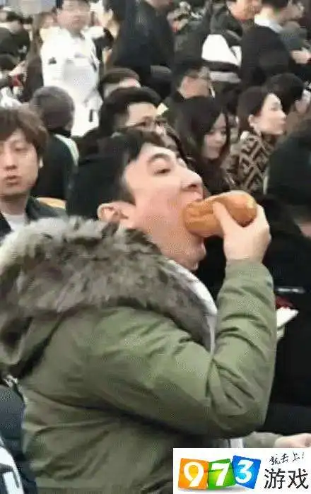 王思聪吃热狗面包表情包
