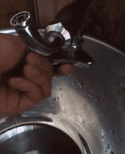 亲一口表情包gif