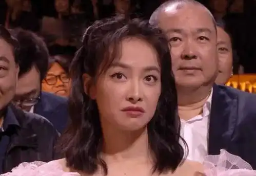 宋茜金鹰节颁奖再翻车表情管理频频失控,贡献年度最出圈表情包
