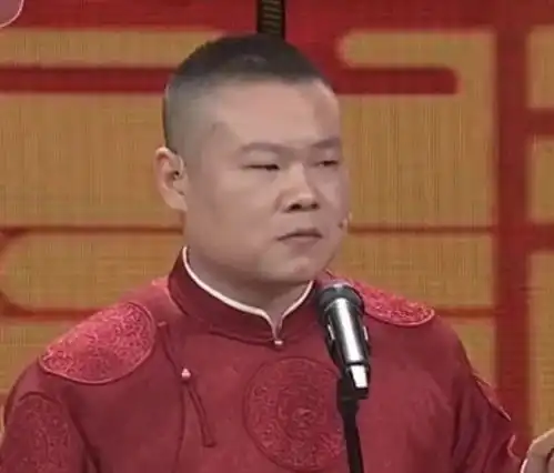 小岳岳笑场登顶热搜,葛优躺26年后重现江湖网友这届春晚满足了
