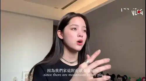 头发甩甩,杨天真大步地走开
