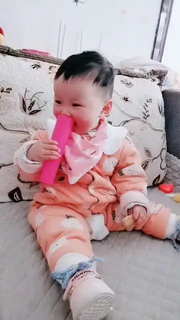 宝宝这表情太萌了
