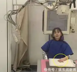 杨颖的手再受伤,出席活动手指打支架,疑伤到骨头,粉丝大呼心疼

