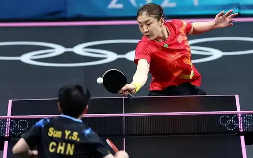 对陈梦竖中指的女子身份曝光被爆是伊利公司经理目前已被开除
