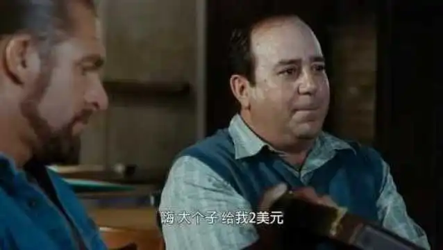 翻转小伙讲述往事,胖子笑了,壮汉却面无表情
