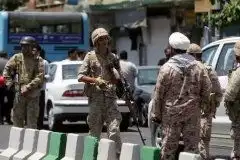 特种兵包围总部,缴获大批武器装备,伊朗公布美国插手骚乱证据
