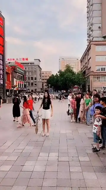 铠甲勇士变身了,不要眨眼哦
