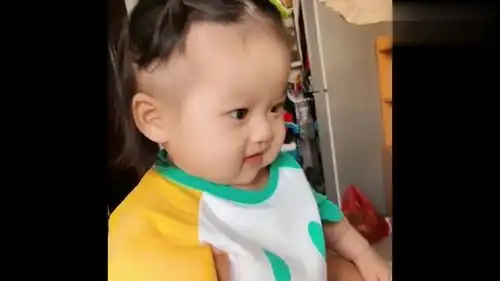 5个月的宝宝被妈妈夸完之后,就是这个小表情,眼前一幕萌翻了
