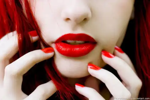 黄皮必备几款口红颜色提亮肤色效果强,还能衬出成熟的淑女气质
