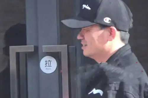 王宝强与女友形影不离超甜蜜,冯清抽烟惹争议,马蓉疑有新恋情
