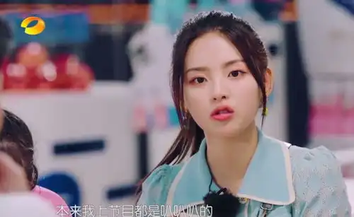 黄晓明让杨超越表演卡路里,结果被拒绝,表情震惊,很难吗
