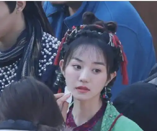 新版仙剑阿奴美灵儿憨,看到男配,这是把八戒的衣服穿上了
