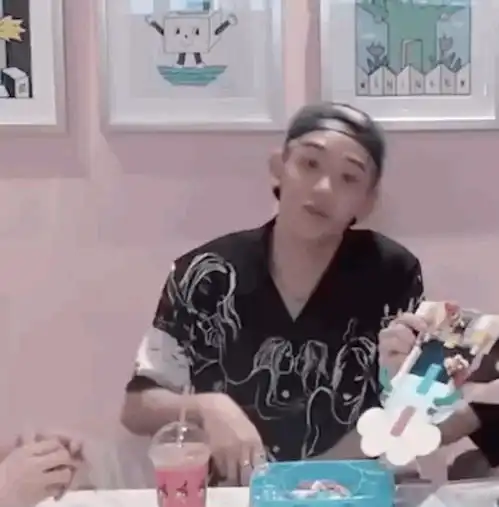 各位有没有nct,exo,redvelvet的沙雕图片或者搞笑表情包,在线求
