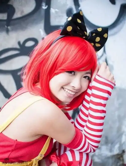 台湾cosplay女神假面小希网络走红
