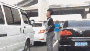 每日一笑,论女孩子化妆有多重要

