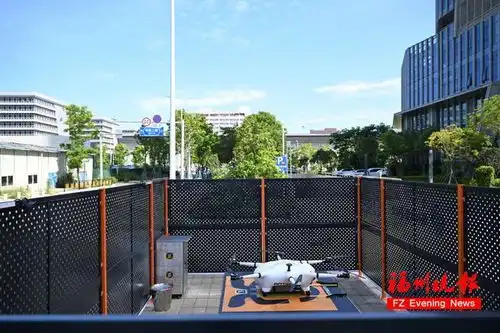 再也不怕快递外卖堵路上啦因为它飞过来找你了
