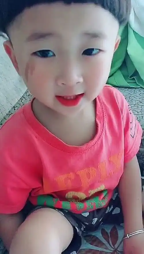 这是我听过最好听的歌,但是,这唱歌的表情也是没谁了
