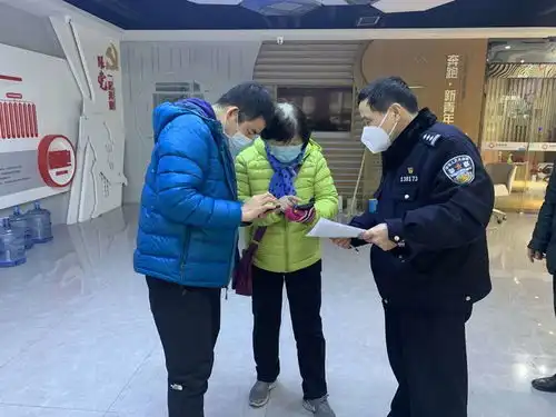 历下区文化东路街道90后基层党员变身防疫铠甲勇士
