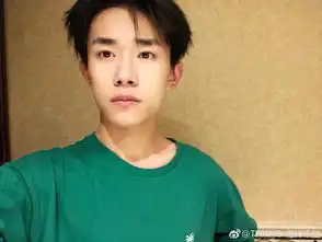 组图久违的自拍易烊千玺晒自制表情包自黑
