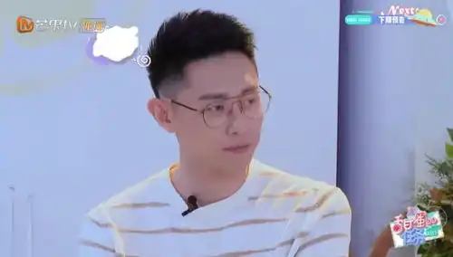张嘉倪大赞王思聪幽默,引发买超吃醋,连表情都开始凝重
