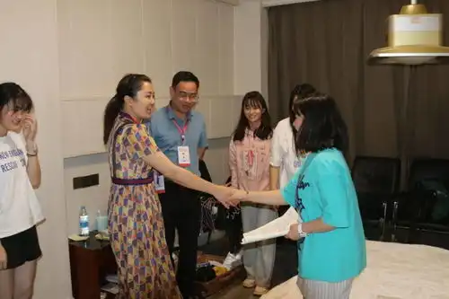 副县长赵群子考前看望高考考生
