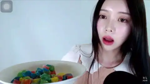 韩国小姐姐吃果味冰,超满足,咀嚼音食音助眠哄睡颅内高潮