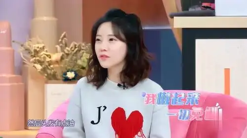 冯提莫自曝一周不洗头,谁注意旁边薇娅老师表情,网友绷不住了
