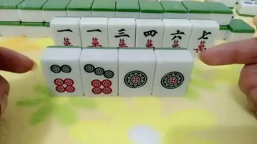 为什么不能打2饼这是一把麻将新手很容易就打错的牌型建议来学习

