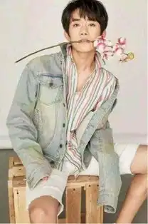 男星也有如此魅惑的一面盘点男星咬花硬照实力演绎人比花娇
