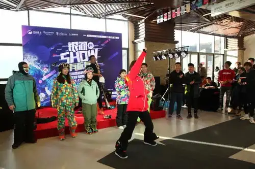 翠云山银河滑雪场嗨皮牛耶圣诞狂欢,大众去哪儿邀你来体验
