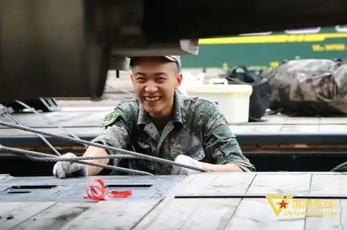 快来看兵哥哥的最美笑脸表情包

