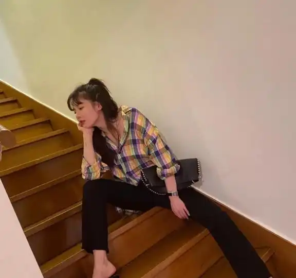 别乱买衣,会穿的女人,一件小黑裤就能打造n种搭配,很实用
