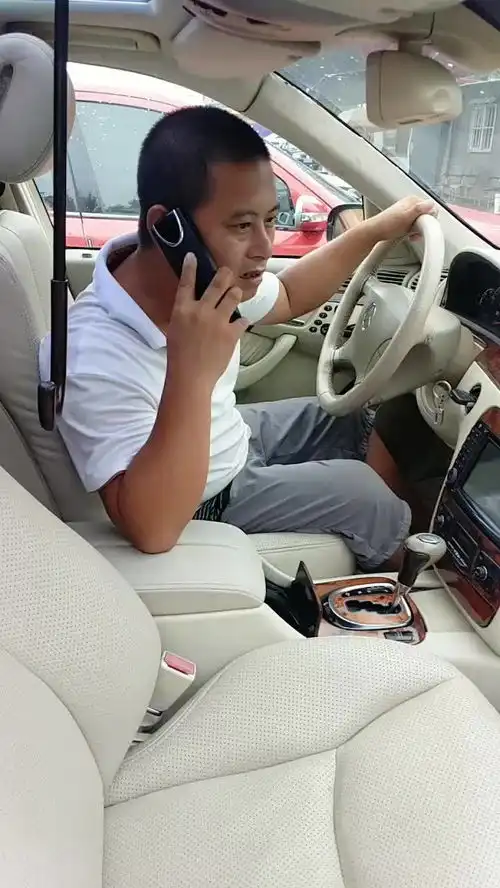 你很牛吗你开过奔驰吗
