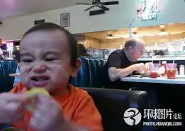宝宝吃柠檬后的爆笑表情萌翻了图
