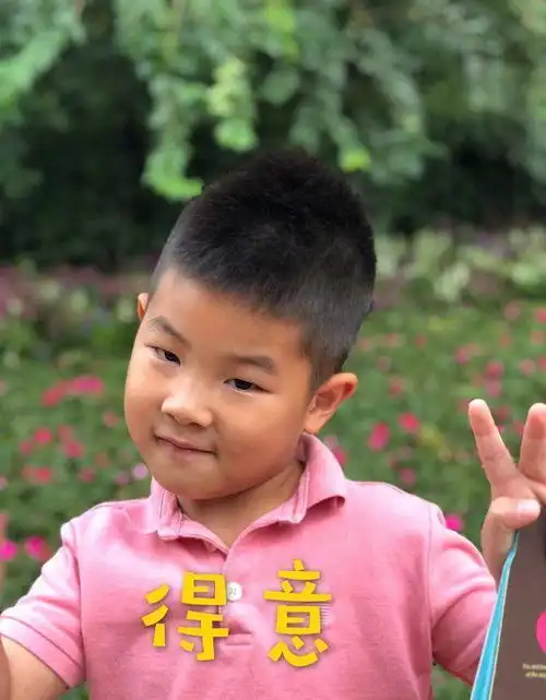 周震南撞脸小鱼儿,三观超正实力强
