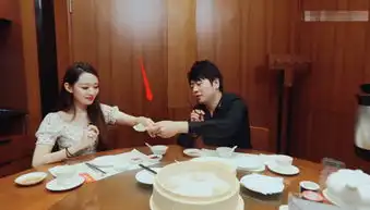 吉娜一口吃掉一个灌汤包,谁注意郎朗下意识的反应表情太真实了
