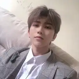 表情包大佬王境泽是蔡徐坤粉丝这两人长得好像
