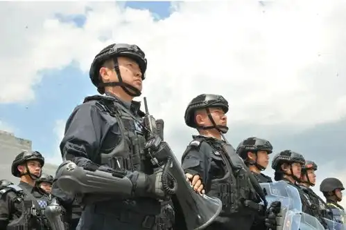 开屏人物特警罗超曲靖全市首位教官中的教官
