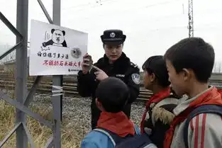 表情包上宣传牌,不听话的小朋友要被警察蜀黍教育哦
