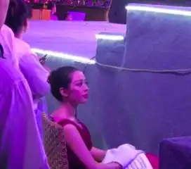 组图郎朗带娇妻回家乡开音乐会四手联弹表情陶醉门票值千元
