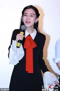 baby大门牙蹭口红搞笑表情不断与井柏然借位拥吻超亲昵
